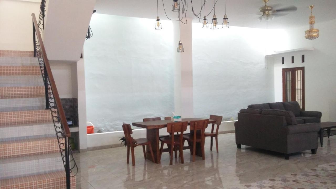 Zg Homestay Solo Sumber  Buitenkant foto
